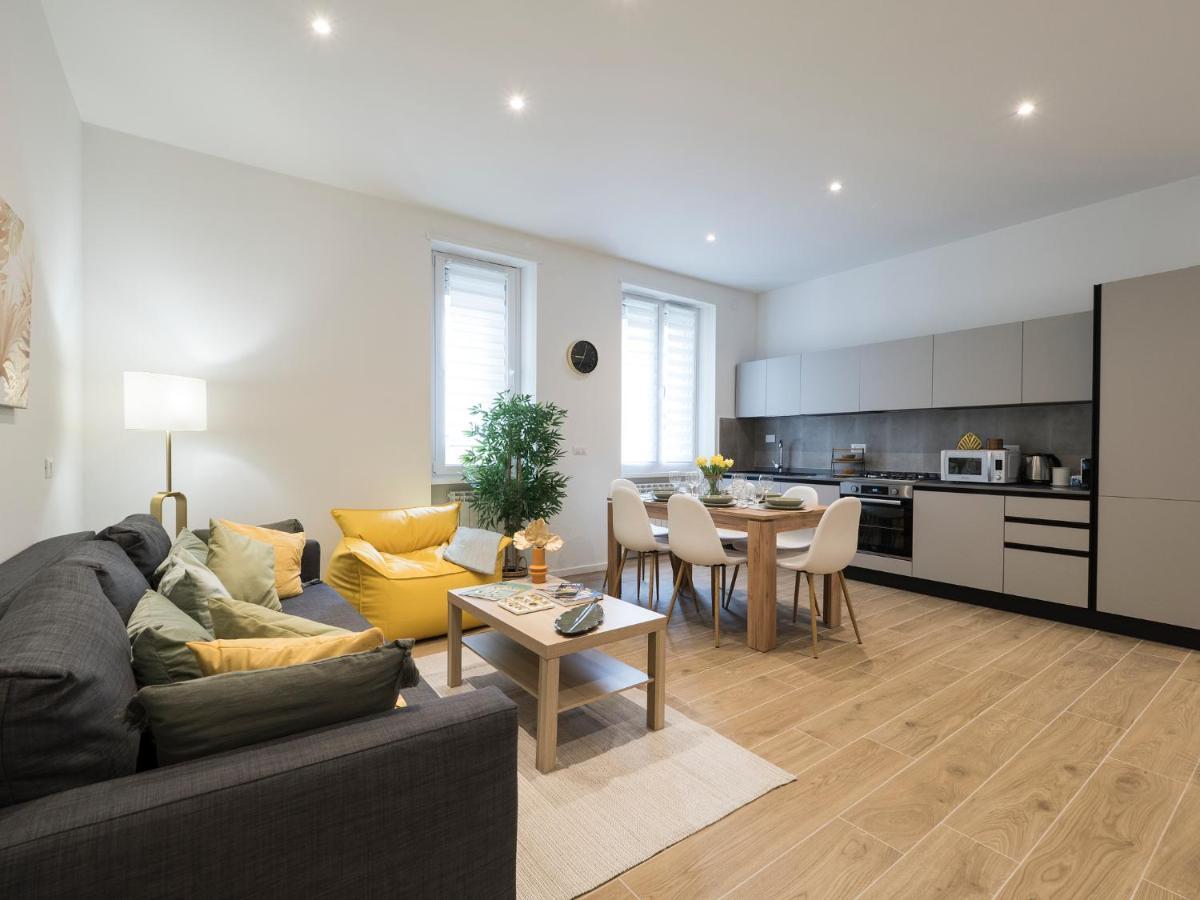 Appartement Casa Design Con A/C E Wifi_7 Minuti Ciampino Aeroporto Extérieur photo